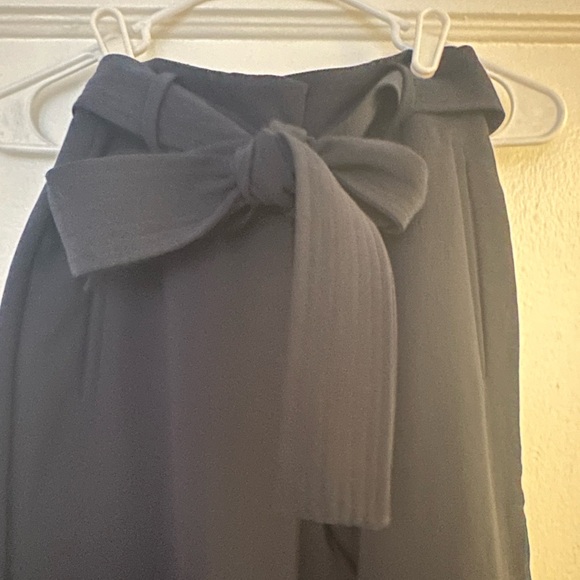 Cute cream cropped silk trousers - Picture 2 of 5